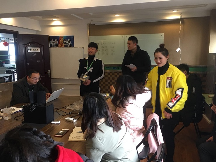 第一名颁奖.jpg 第一名颁奖.jpg