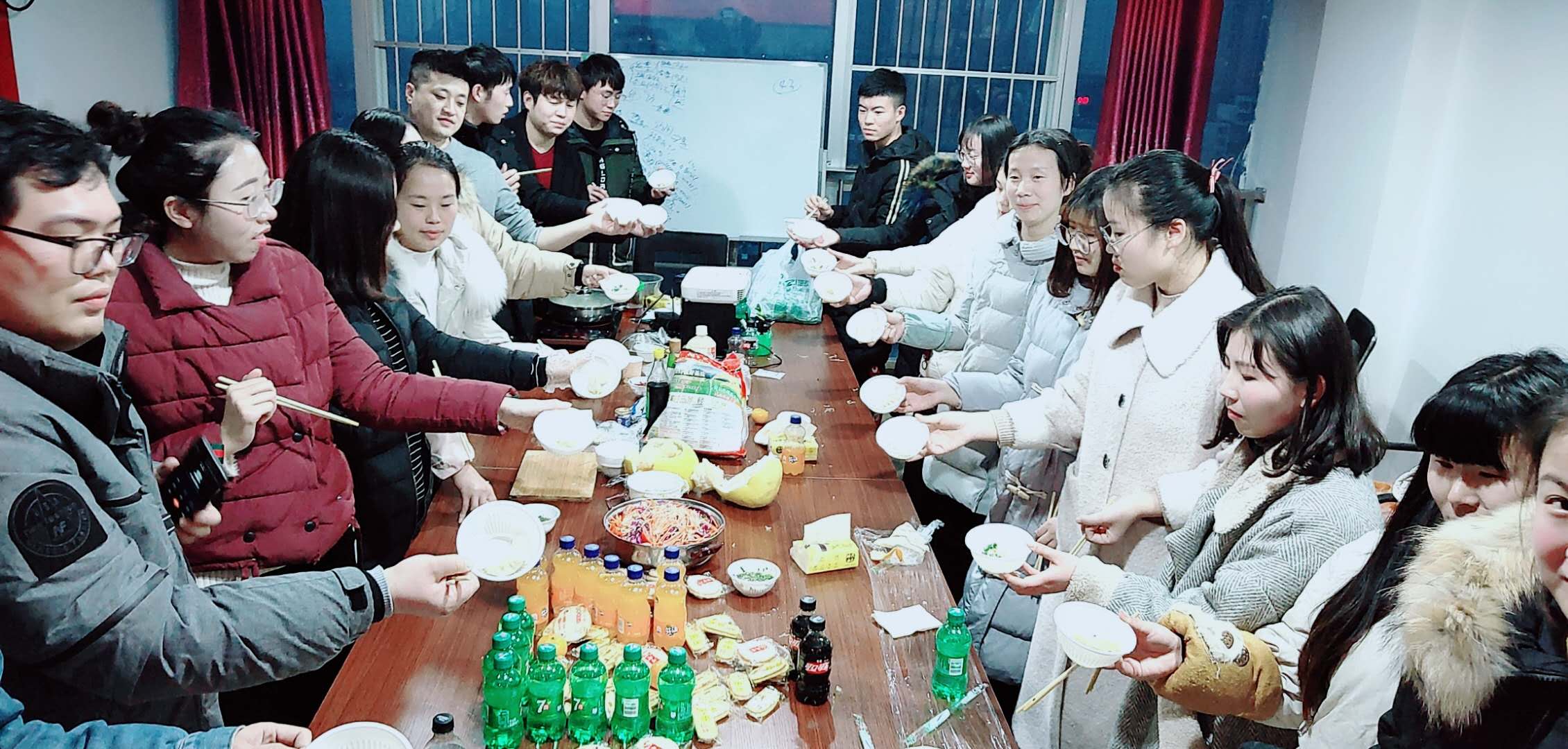 塔孜淮北分公司组织了一场温馨的“迎冬至·包饺子”活动