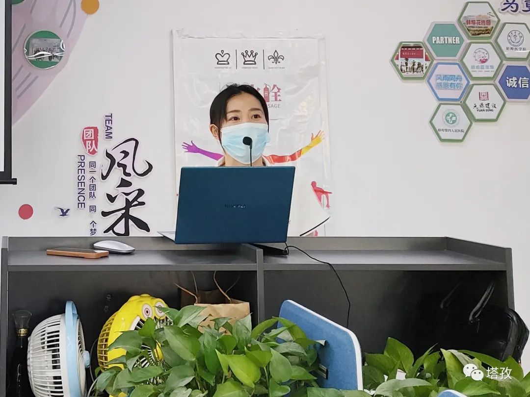 邹白云经理发表致辞 邹白云经理发表致辞