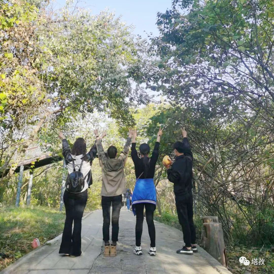 团建合影2.jpg 团建合影2.jpg