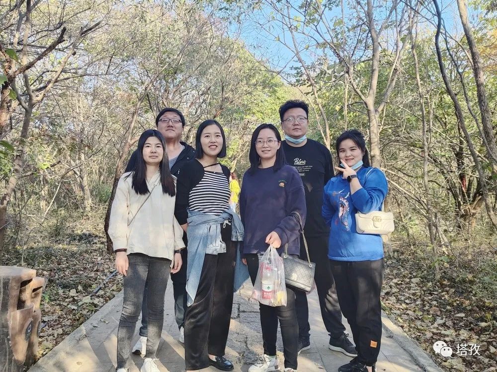 团建合影3.jpg 团建合影3.jpg