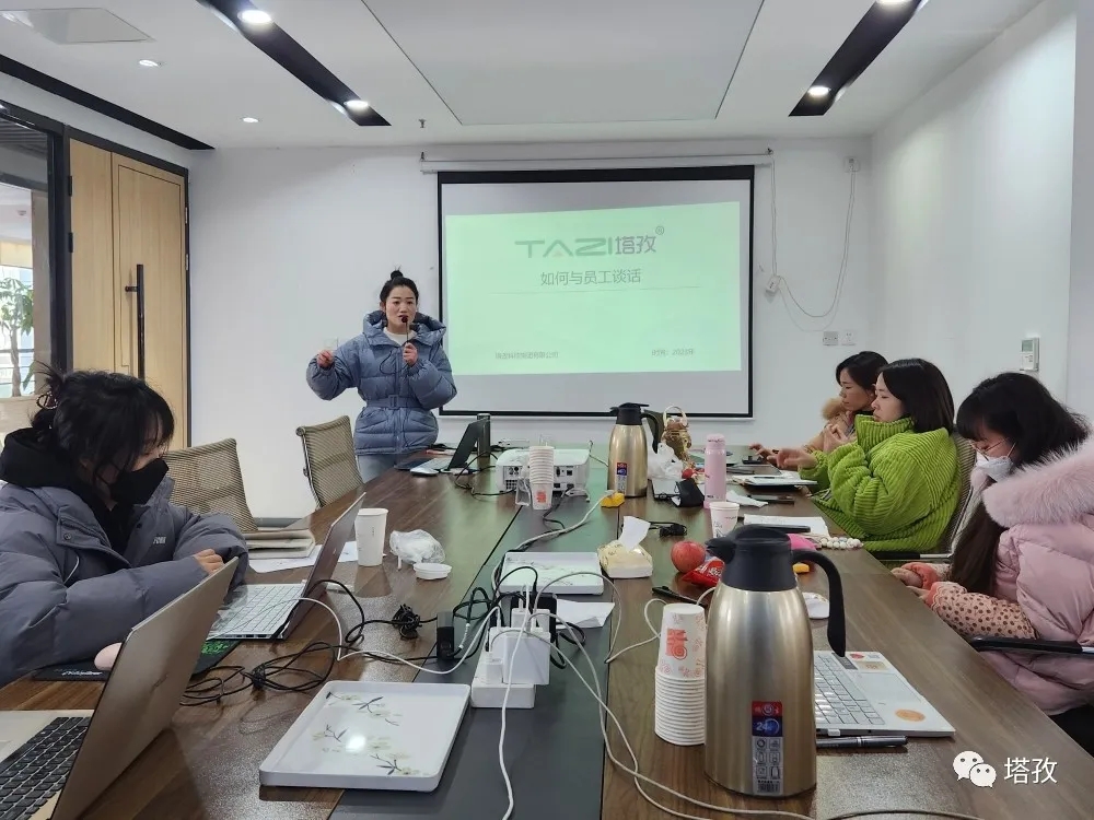 邹总培训.jpg 邹总培训.jpg