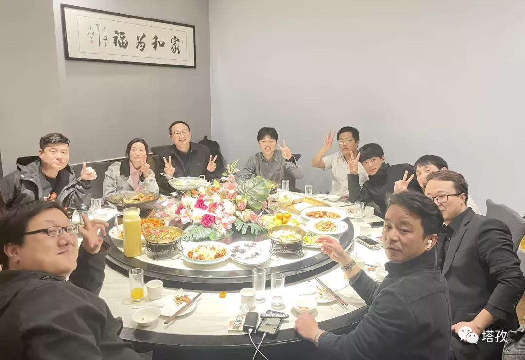 团建聚餐.png