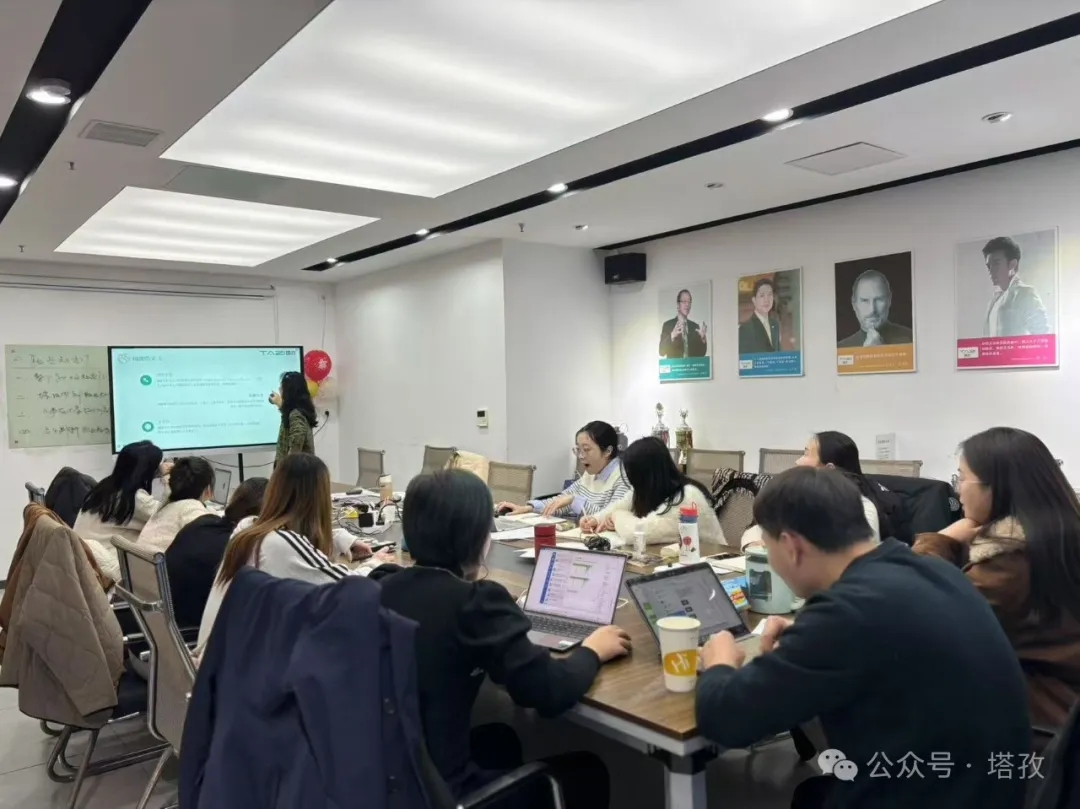 许思静总监培训.jpg 许思静总监培训.jpg