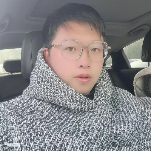 侯鹏.png 侯鹏.png