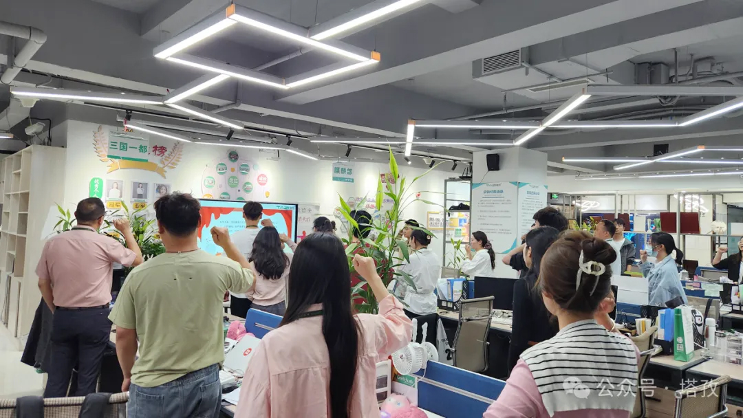 新人转正2.jpg 新人转正2.jpg