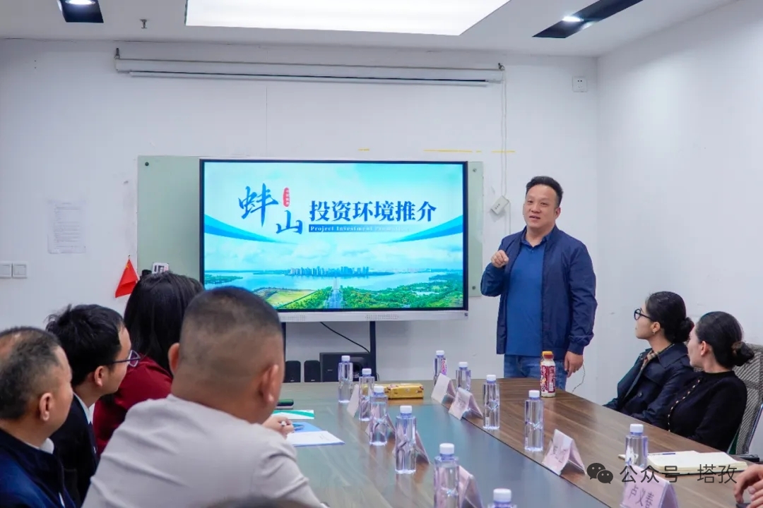 蚌山区营商环境投促局孙亮介绍蚌埠.jpg